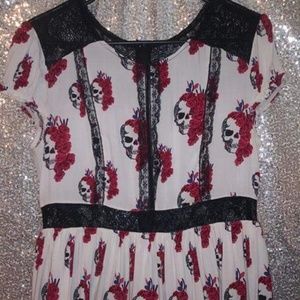 🌟LIKE NEW🌟Hot Topic skull and roses summer dress